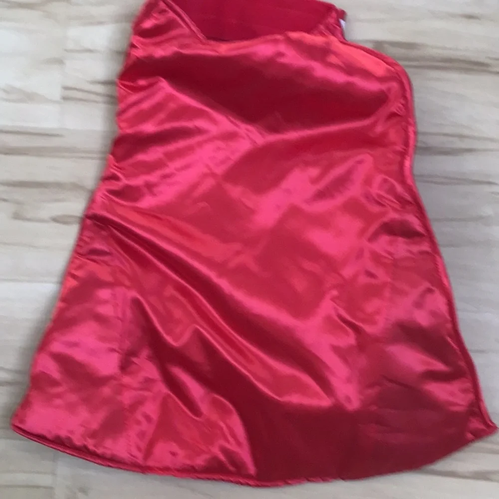N/A vibrant red